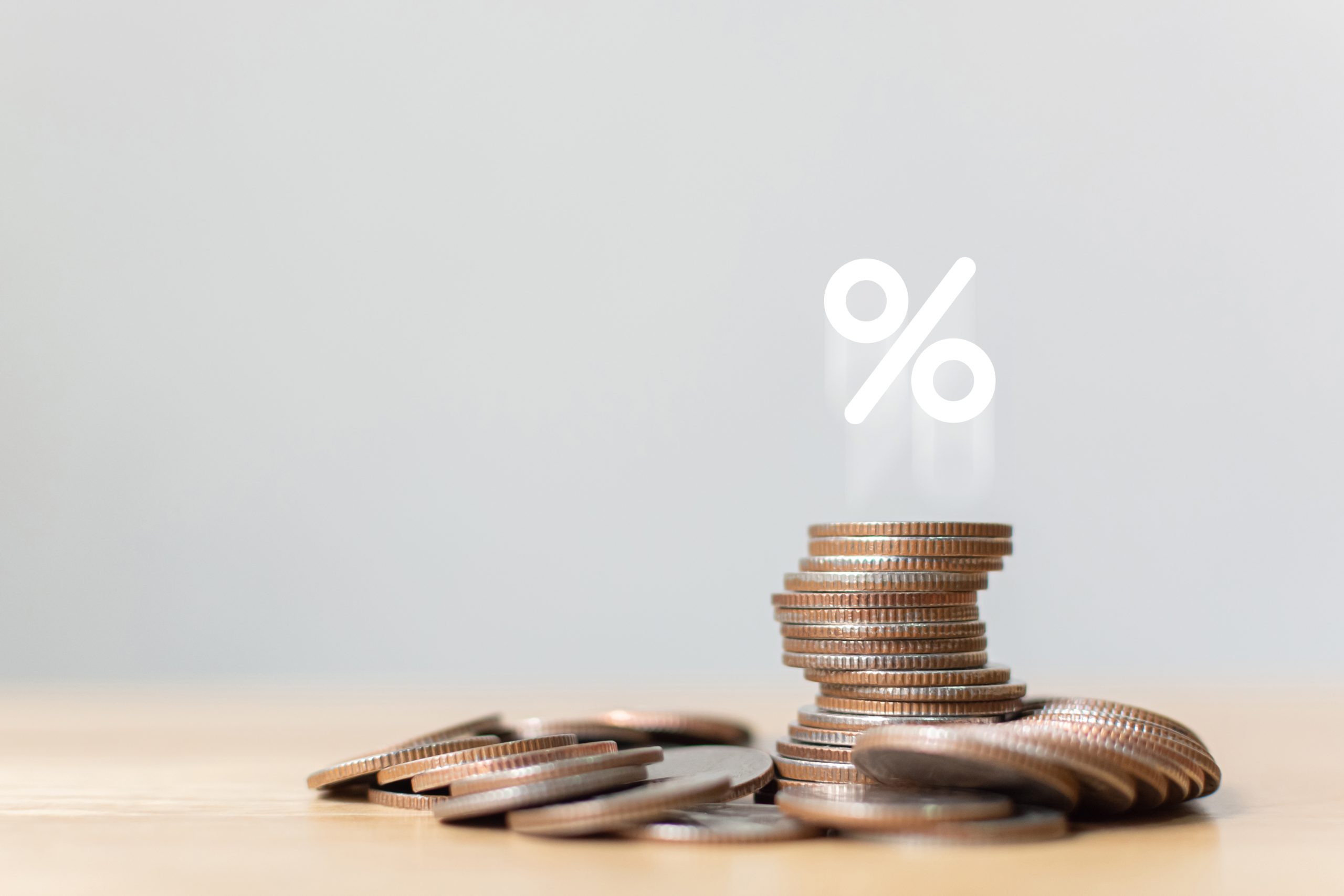 pénzérmék halomban százalékjellel