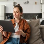 digitális ügyintézés otthonról a kanapéról