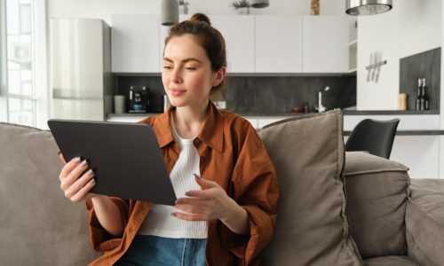 digitális ügyintézés otthonról a kanapéról
